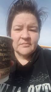 Polyamorisessa suhteessa elävä Paula, 39,