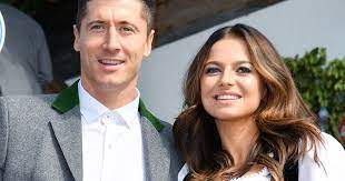 Anna lewandowska and robert lewandowski. Fc Bayern Star Robert Lewandowski Er Ist Erneut Vater Geworden Und Das Erste Babyfoto Ist So Niedlich Bunte De
