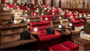 Tuschinski, although he was far from an expert in architecture, was extremely present and rather domineering in overseeing the building process. Deze Pathe Bioscoop Opent Vanaf Nu Zijn Mega Luxe Zalen Man Man
