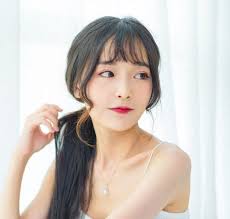 Selain terlihat cantik, bentuk rambut ini juga akan memberikan anda juga bisa memilih gaya rambut shaggy yang akan membuat tampilan anda terlihat lebih dinamis dan fresh. 20 Model Rambut Untuk Wajah Bulat Terpopuler 2021 Untuk Pria Wanita