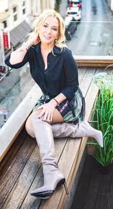 Ekranların şen kahkahası saba tümer'in yüreğinde meğer büyük bir aşk acısı varmış. Sunucu Saba Tumer Sevgilisinin Odasinda Yatak Olmak Istiyor Elit Bursa