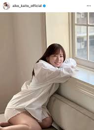 皆藤愛子、太もも全開“超ミニ×彼シャツ風”スタイル「こんなにも、色っぽくなって」「永遠の女神」 | オリコンニュース（ORICON NEWS）