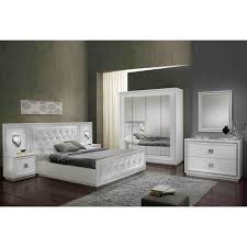 Chambre A Coucher En Bois Interesting Gallery Of Chambre Bois Avec Ensemble Chambre Co Chambre A Coucher Ensemble Chambre A Coucher Chambres A Coucher Modernes