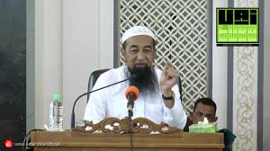 Sila rujuk garis panduan beriddah bagi wanita yang bercerai atau kematian suami di laman web www.islam.gov.my. Idah Isteri Kematian Suami Pantang Larang Ustaz Azhar Idrus Youtube