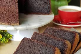 Jika tidak langsung dimakan, simpanlah bolu ini di wadah yang tertutup rapat agar bagian luarnya tidak mudah kering. Resep Bolu Ketan Hitam Kukus
