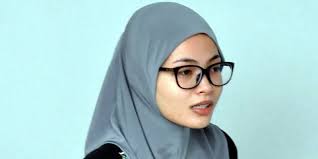 Asked if nur farahanis' response was a result of her not knowing the gravity of her offence, dr sharmilla said she would not know and that a psychiatrist needed to evaluate her to find out. Court Upholds Fine Fake Dentist Escapes Jail Term The Mole