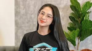 Aldi taher yang mengaku sebagai presiden poligami muda indonesia ini menjadi perbincangan netizen awalnya karena ia mengaku siap menikahi nissa sabyan dan ia ikut angkat bicara soal perselingkuhan nissa sabyan dan ayus sabyan tersebut. Aldi Taher Mendadak Religius Dewi Perssik Semoga Alim Beneran Herstory