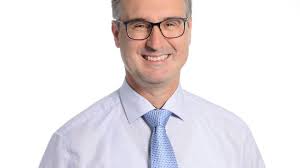 Der kleinunternehmer gehörte von 1994 bis 1998 dem gemeinderat von zürich an, von 1995 bis 2008 dem kantonsrat des kantons zürich. Svp Kanton Glarus Podiumsdiskussion Zur Begrenzungsinitiative