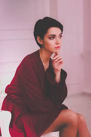 Dai venti ai trent'anni si spazia spesso con lo stile, passando da un taglio lungo a uno corto senza pensarci troppo. Capelli Corti Per Essere Piu Bella Nelvia Hair Contouring