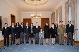 Și, cu atât mai mult, în dorința de a vota, fără a aștepta. Prezentarea Scrisorilor De Acreditare De CÄtre Ambasadorul Romaniei In Republica FederalÄ Germania Consulatul General Al Romaniei In Munchen