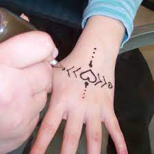 Before trying henna tattoos you should know that how long does henna tattoo last? How To Apply And Cure Henna Paste