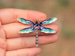 Jardin Secret Broche Dore Petit Insecte Libellule Multicolore Etsy En 2020 Insecte Libellule Bleu Vert Libellule