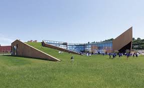 Finalmente gli spazi della scuola italo calvino sono tornati a essere popolati dagli insegnanti, dalle ragazze e dai ragazzi. Scuola Colognola Ai Colli By Claudio Lucchin Architetti Associati 2020 01 02 Architectural Record