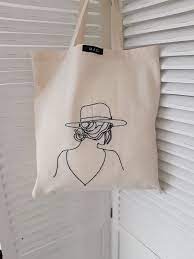 tote bag brode main sac en tissu broderie sur vetement coloriage de coquillage instagram