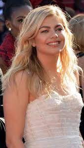 Her mother, isabel pinto dos santos, was portuguese, the daughter of a portuguese father and a brazilian mother. Louane Singer Wikipedia