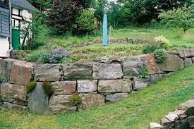 Steinmauer Als Blickfang Und Sichtschutz Im Garten 40 Ideen Steinmauer Garten Steinmauer Garten