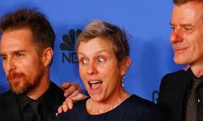 Adulé depuis son passage à venise et toronto, 3 billboards, les panneaux de la vengeance est la petite bombe de ce début d'année à découvrir absolument ! Three Billboards Les Panneaux De La Vengeance Grand Gagnant Des Baftas Radio One Fm