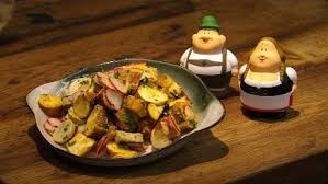 Bayerischer Brotsalat Das Rezept Aus Essen Trinken Fur Jeden Tag Essen Und Trinken Essen Und Trinken Rezepte Brotsalat