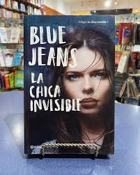 Aurora Ríos es invisible para casi todos. Los acontecimientos del pasado  han hecho que se aísle del mundo y que apenas se relacione. A sus  diecisiete años, no tiene amigos y está