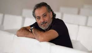 .إن المخرج حاتم على توفي بأحد الفنادق الكبرى بمنطقة الزمالك، متابعًا أن المعلومات التى لديه حتى الآن هو أن جثمان المخرج الراحل سوف يُنقل للدفن ببلده سوريا، مضيفا أنه. Ie19du4zjhi0gm