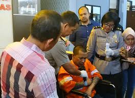 Gunakan lokasi anda saat ini. Kabur Dari Rutan Tahanan Polresta Malang Kota Dibantu Pacarnya Okezone News