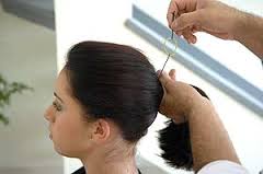 Resultado de imagem para PRENDENDO O CABELO COM GRAMPO