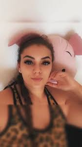 Aida Fina's Instagram, Twitter & Facebook