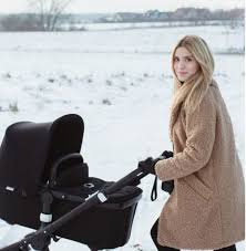 Открыть страницу «kasia tusk na skype webcamie z kotem w ręku» на facebook. Kasia Tusk Opisuje Pierwszy Spacer Z Dzieckiem Macierzynstwo Jej Sluzy