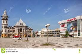 Un numar de 18 perchezitii domiciliare au loc la mai multe locatii din judetul buzau, la persoane. Buzau Palast Und Winmarkt Und H M Markt Vom Buzau Rumanien Und Vom Dacia Quadrieren Redaktionelles Stockbild Bild Von Europa Grenzstein 75727779