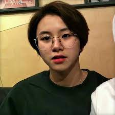 The media could not be played. Lemony On Twitter In 2021 Short Hair Glasses Asian Short Hair Girl Short Hair