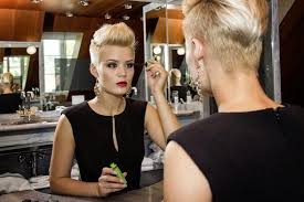 Sie hat eine jüngere schwester und halbschwester. Dominique Rinderknecht Google Search Capelli Grigi Corti Capelli Capelli Grigi