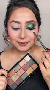 Eyeshadow Tutorial for a Stunning Green Glitter Eye Look