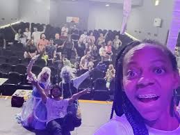 Documentário 🎪 A diretora-geral da Unioeste, campus de Toledo, Profª Dra. Patricia  Sala Battisti, recebeu na manhã desta segunda-feira (16) de junho a visita  da produtora cultural, roteirista e jornalista Rosselane Giordani,