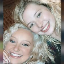 Mallory Boles (@malanabol) • Instagram photos and videos