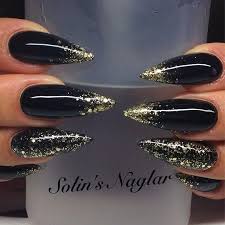 Black And Gold Ombre Stiletto Nails Solinsnaglar Single Photo Instagrin Stiletto Nails Designs Acrylic Nails Stiletto Black Stiletto Nails