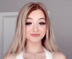 Her birthday, what she did before fame, her family life, fun trivia facts, popularity rankings, and more. Zoe Laverne 14 Facts About The Tiktok Star You Should Know Popbuzz