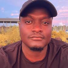 Aden Mohamed's Instagram, Twitter & Facebook