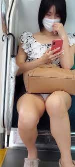 電車 対面 チラ ❤️ Best adult photos at doai.tv