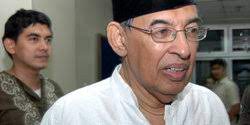Qari' internasional, syaikh abdullah bin ali bashfar pun ikut memberikan komentarnya mengenai qira'at dengan langgam jawa tersebut. Ini Kata Quraish Shihab Tentang Baca Alquran Pakai Langgam Jawa Merdeka Com