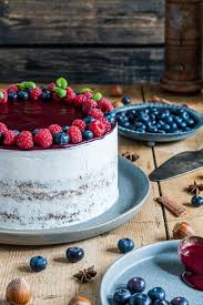 Vom weihnachtsbacken hatte ich noch gemahlene und ganze haselnüsse übrig, also war es klar, dass es einen nusskuchen geben wird. Bleibzuhause Cassis Haselnuss Torte Mitliebezurtorte