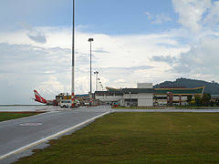 Kerajaan negeri pulau pinang meminta kerajaan persekutuan diminta untuk memulakan projek pembesaran lapangan terbang antarabangsa pulau pinang dengan segera untuk menaikkan kapasiti kepada 10 juta penumpang setahun. Lapangan Terbang Antarabangsa Pulau Pinang Wikiwand