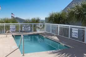 Seaside inn is an adult only bed and breakfast that offers a private patio or balcony overlooking galveston bay in each room. Seaside Inn Isle Of Palms Isle Of Palms Aktualisierte Preise Fur 2021