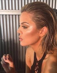 How To Style Lobs And Bobs All The Celeb Inspo You Need Wet Look Hair Slick Hairstyles Hair Styles