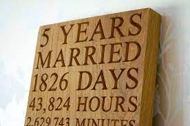 If you want a personalised 5th wedding anniversary gift and have no idea what to buy then look no further! 5th Wedding Anniversary Plaques Makemesomethingspecial Com