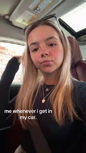 Elizabeth Arbelaez's Instagram, Twitter & Facebook