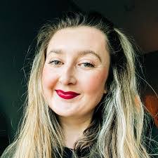 Christina Gavin's Instagram, Twitter & Facebook