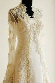 Irish Wedding Dress I Love The Idea Of The Gold Lace On Top Of A Dress Irish Wedding Dresses Lace Wedding Dress With Sleeves Casual Dress Outfits