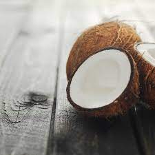 Misez sur la crème de jour riche en edulis pour une hydratation pendant 48 h ! L Huile De Coco Sublime La Peau Comment L Utiliser Pour Le Corps Et Le Visage Femme Actuelle Le Mag