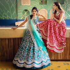 Latest Stunning Red Wedding Bridal Lehenga Choli Vastraqueen Get the latest bridal lehenga designs from the wedding collections of ritu kumar. latest stunning red wedding bridal