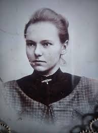 I am in love with this picture the love of grandmother ....